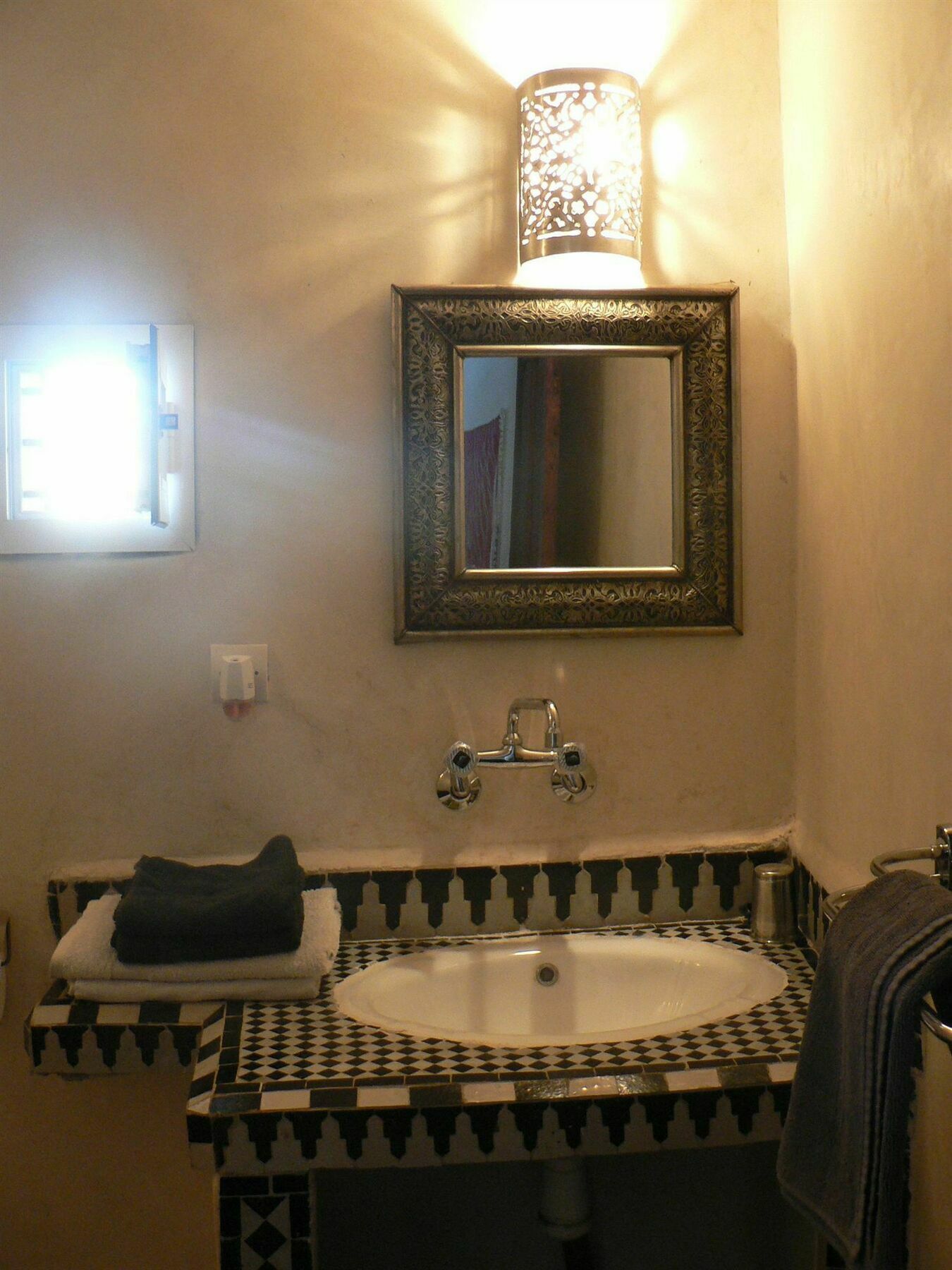 Dar Tamo Hotel Фес Екстериор снимка